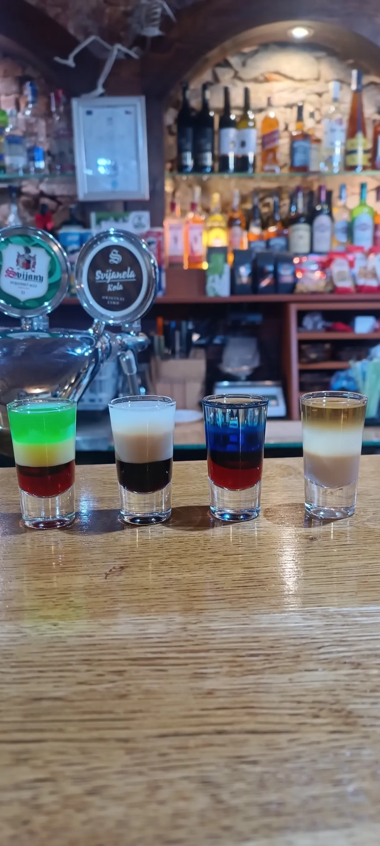 Řada barevných vrstvených shotů